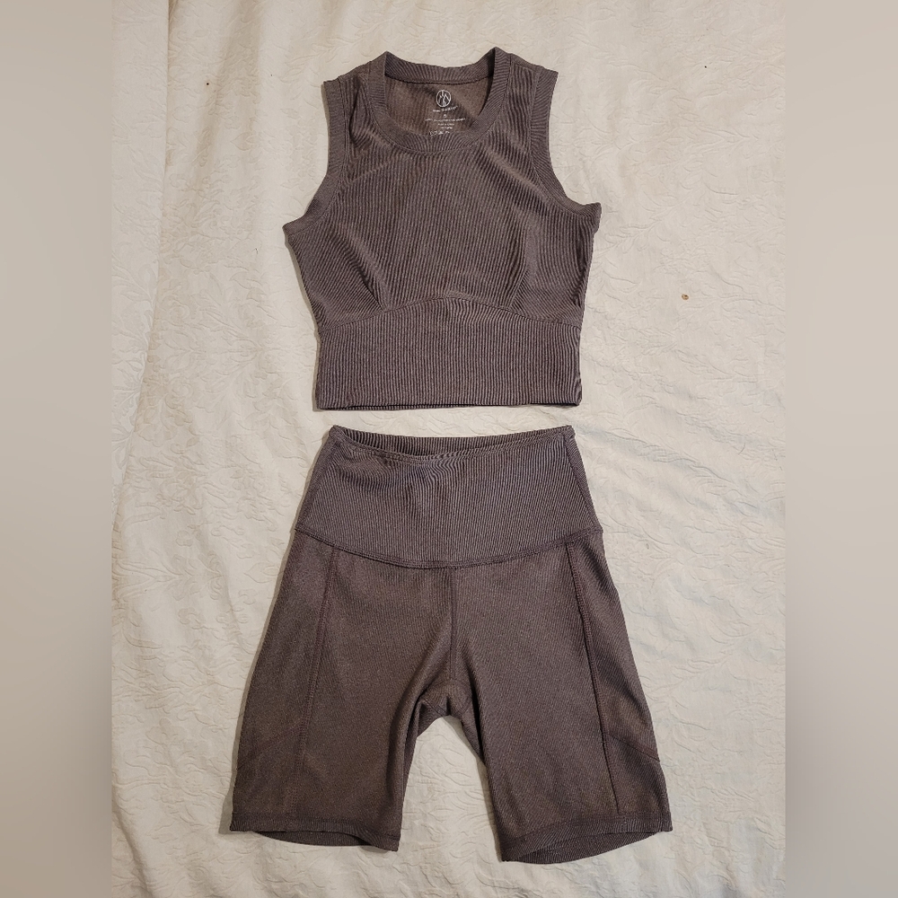 Gray Athletic Crop Top and Leggings Set